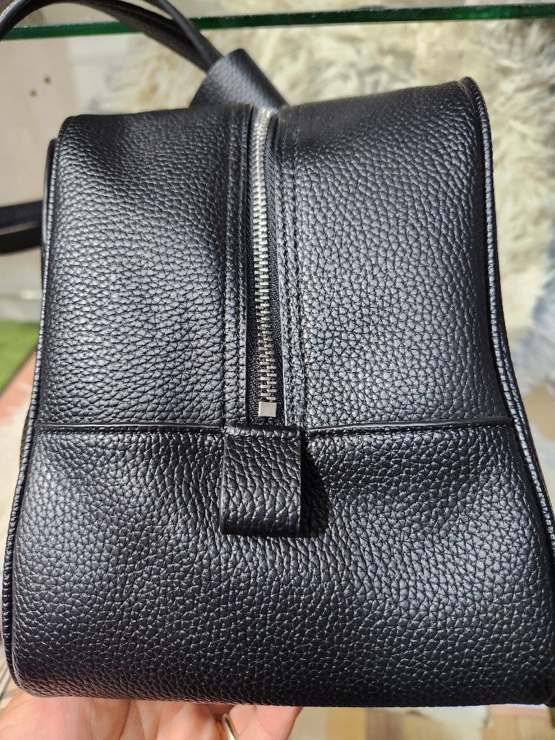 Balenciaga Carrie bowling (Category: Luxury Bags & Wallets) located in Baguio. Submitted by conieyolac66447 (Listing ID 1459114044, Image 3). Description: .