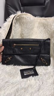 (Category: ) located in . Submitted by shoppersluxe2394 (Listing ID 1459120808, Image 1). Description: .