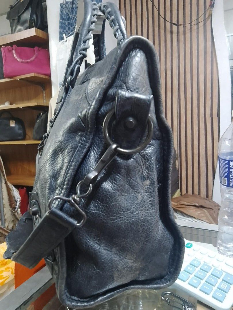 balenciaga sale (Category: Cross-body Bags) located in Quezon City. Submitted by bags4ever (Listing ID 1459281503, Image 3). Description: preloved from JAPAN! sale only! "As IS" not guaranteed see photos nlng po.