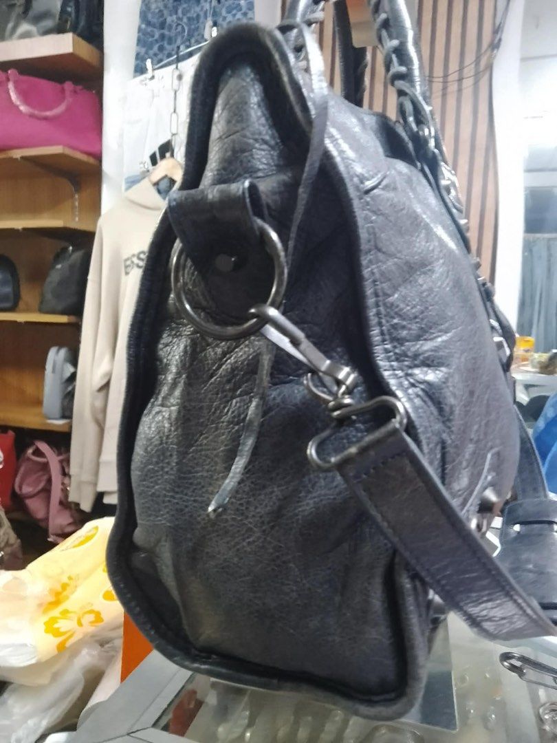 balenciaga sale (Category: Cross-body Bags) located in Quezon City. Submitted by bags4ever (Listing ID 1459281503, Image 2). Description: preloved from JAPAN! sale only! "As IS" not guaranteed see photos nlng po.