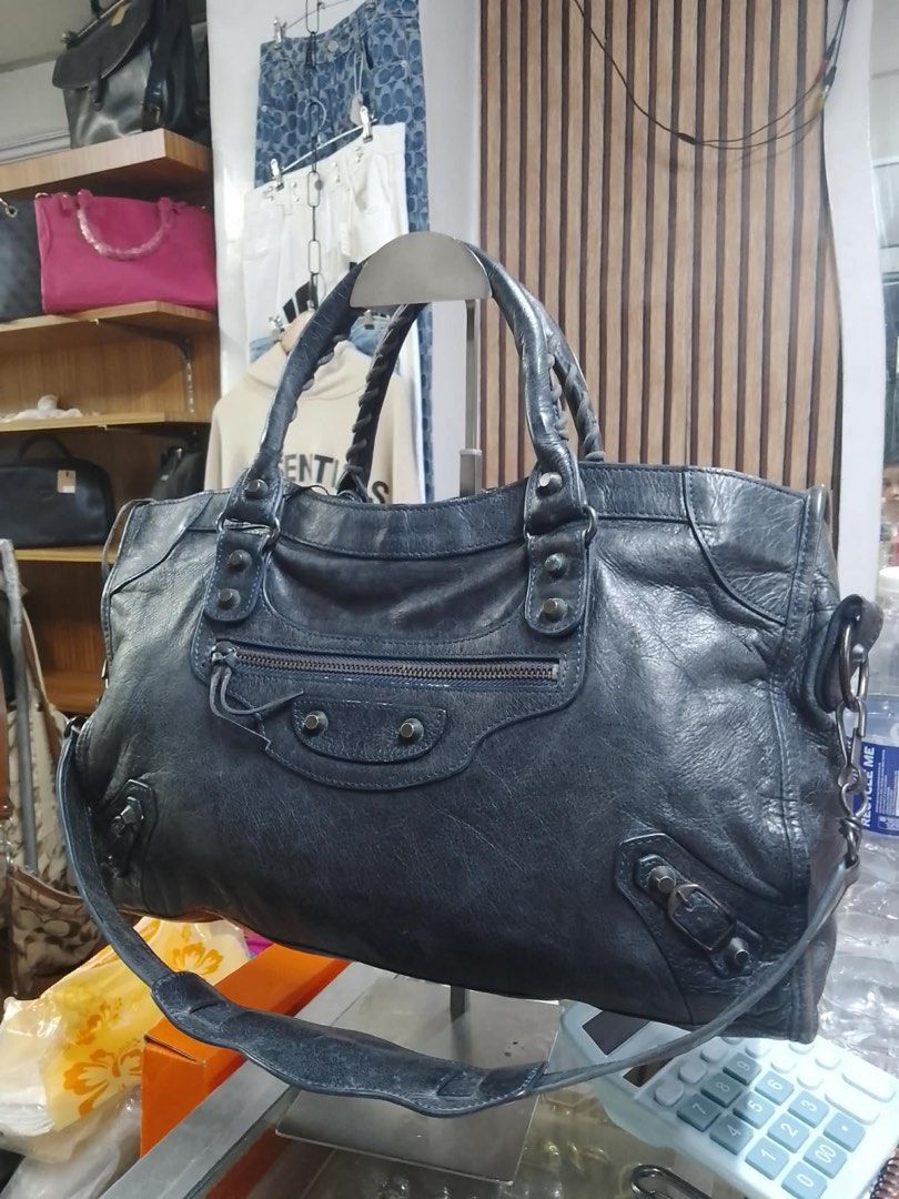balenciaga sale (Category: Cross-body Bags) located in Quezon City. Submitted by bags4ever (Listing ID 1459281503, Image 1). Description: preloved from JAPAN! sale only! "As IS" not guaranteed see photos nlng po.