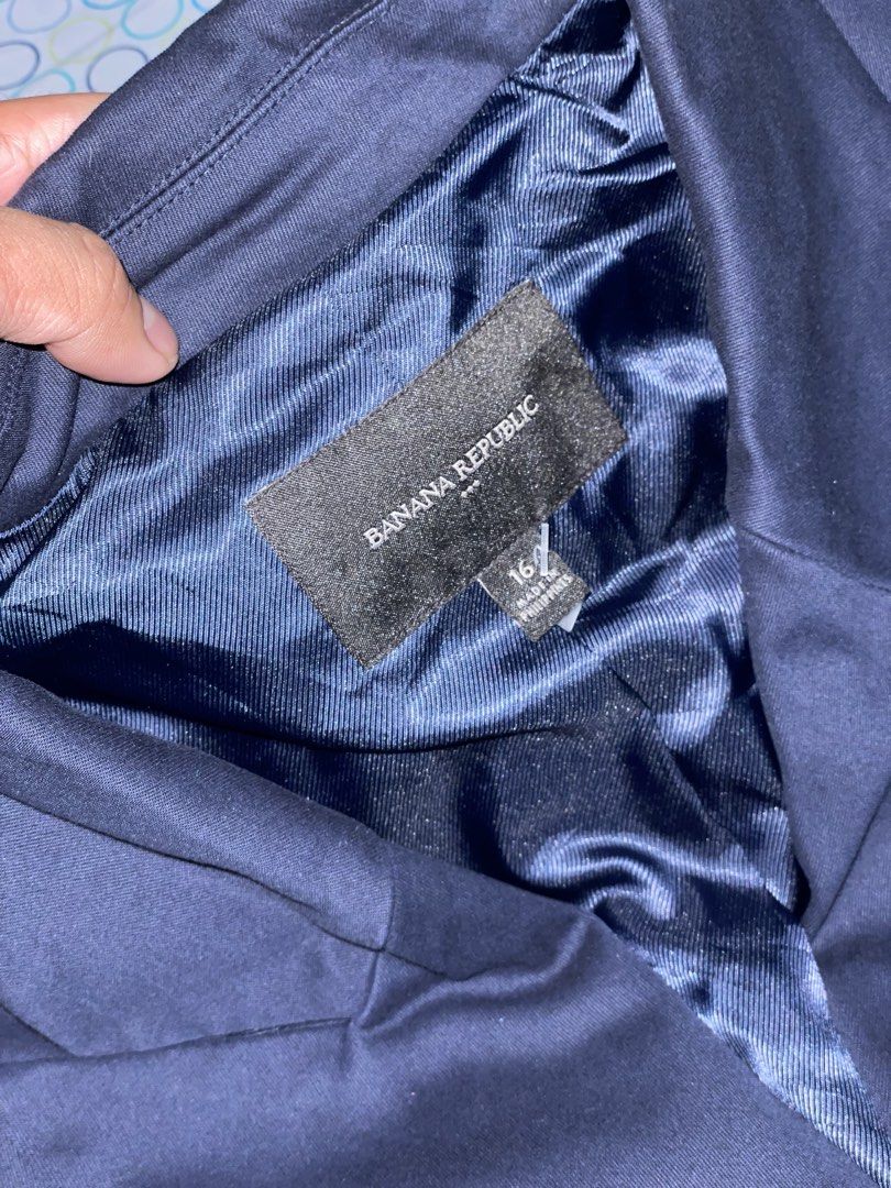 Banana Republic Coat (Category: Coats, Jackets and Outerwear) located in Las Pinas. Submitted by rdcthriftedshop (Listing ID 1459213807, Image 2). Description: 📦 Banana Republic Coat Size 16 on tag Small (Best Fit Medium to Large) Width: 20 Length: 28 Color rate: 10/10 Condition: Brand New Condition No Issue SOLID NETO LALO KAPAG NAPLANTSA NA.
