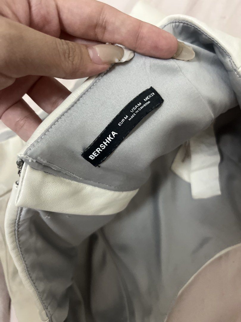 Bershka corset top (Category: Sleeveless) located in Pasay City. Submitted by maidzdeclutters (Listing ID 1459236042, Image 2). Description: orig color is silver fits size s-l.
