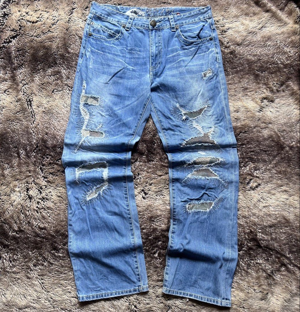 Big Train Tattered Jeans (Category: Jeans) located in Butuan. Submitted by handpick8600 (Listing ID 1459106943, Image 1). Description: BIG TRAIN "36 waist "43 length "12.5 thighs "9.5 hem Sign of usage Good condition Already washed Mine 850 - mine basis only - mine now, pay now, ship tomorrow - please manage your expectations - mop gcash / bank transfer - courier J&T 📍Butuan City, Agusan Del Norte 8600.