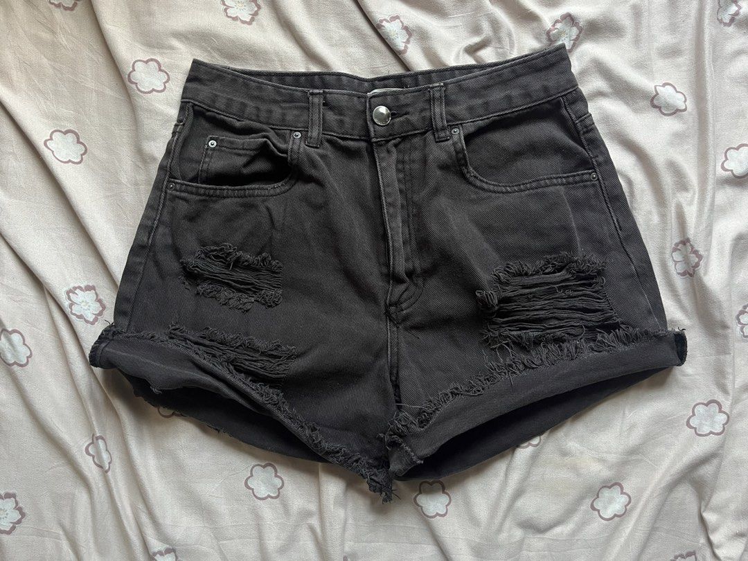 Billabong Black Distressed Denim Shorts Size 27 (Category: Shorts) located in Talavera. Submitted by rakel_solenn (Listing ID 1459092964, Image 1). Description: Billabong Distressed Shorts!! ganda po ng fit nito, pwede rin i-resell. .