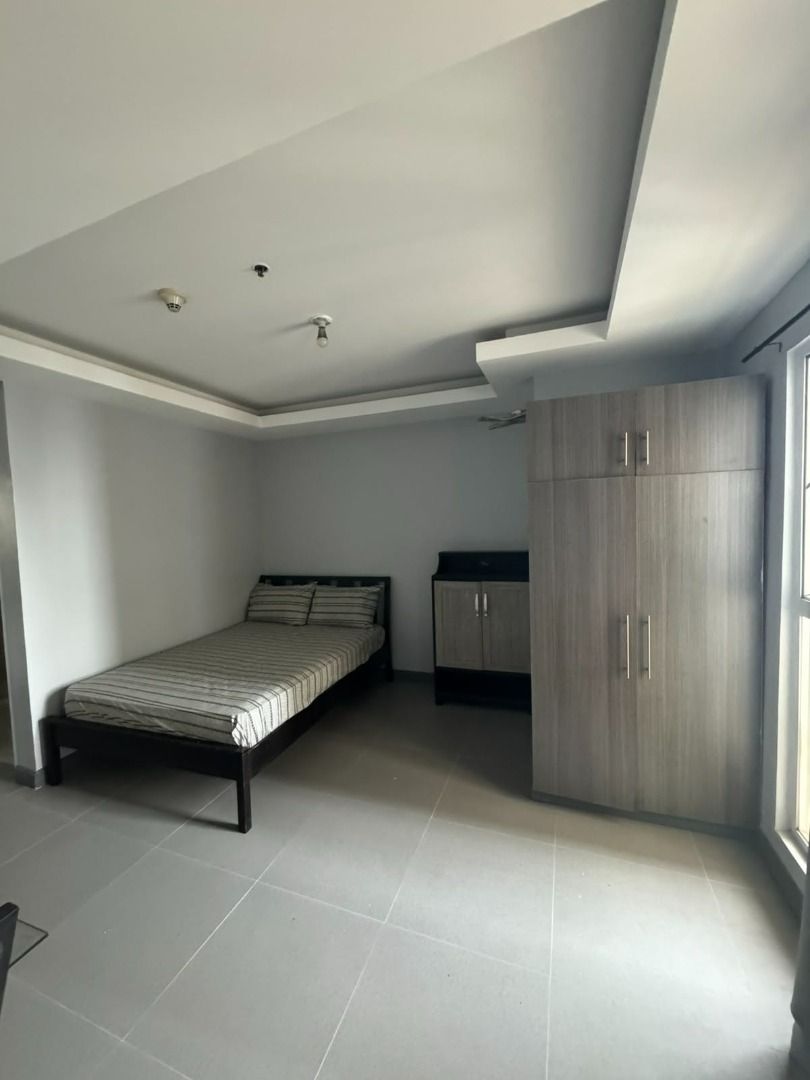 Birch Tower Robinson Manila (Category: Apartments & Condos) located in Taguig. Submitted by lesrealtor_servantsoulrealty (Listing ID 1459156400, Image 1). Description: FOR RENT Fully Furnished Studio Unit🏠 📍Looking for a stylish, cozy and hassle-free place to call home? This fully furnished studio unit at Birch Tower near Robinsons Manila is the perfect choice! 💰25000/Month (Association dues included 🛋️Studio Unit/30sqm 📩Sent me a message fo