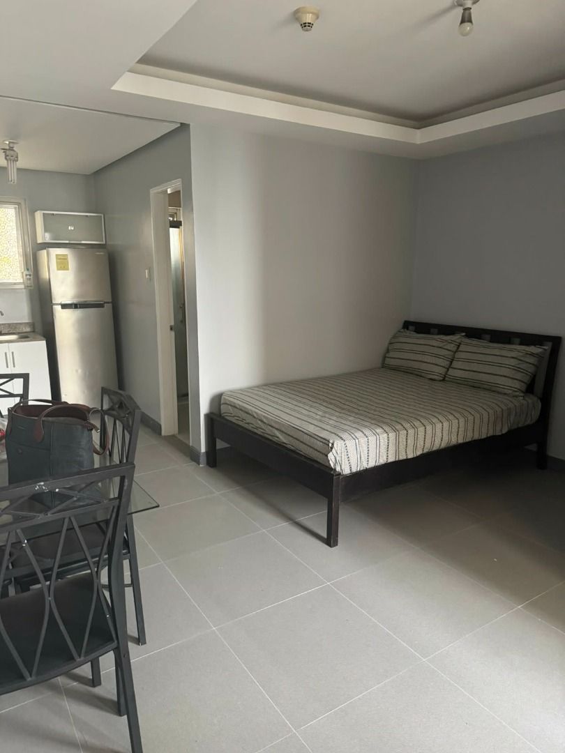 Birch Tower Robinson Manila (Category: Apartments & Condos) located in Taguig. Submitted by lesrealtor_servantsoulrealty (Listing ID 1459156400, Image 2). Description: FOR RENT Fully Furnished Studio Unit🏠 📍Looking for a stylish, cozy and hassle-free place to call home? This fully furnished studio unit at Birch Tower near Robinsons Manila is the perfect choice! 💰25000/Month (Association dues included 🛋️Studio Unit/30sqm 📩Sent me a message fo