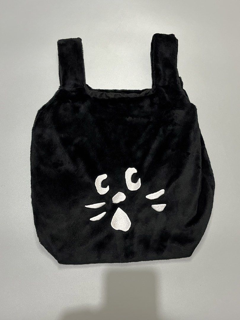 Black Fluffy Cat Face Tote Bag Net Net (Category: Tote Bags) located in Manila. Submitted by jorgemabelin2001 (Listing ID 1459106066, Image 1). Description: - Adorable black tote bag - Made from soft, fluffy material - Features a cute embroidered cat face on the front - Matching fluffy fabric handles - Simple interior lining - Ideal for carrying daily essentials - A must-have for cat lovers!.