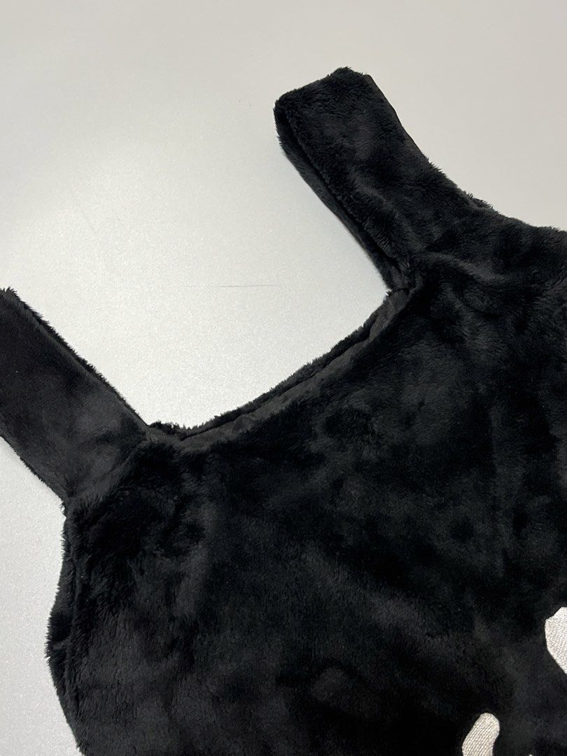 Black Fluffy Cat Face Tote Bag Net Net (Category: Tote Bags) located in Manila. Submitted by jorgemabelin2001 (Listing ID 1459106066, Image 3). Description: - Adorable black tote bag - Made from soft, fluffy material - Features a cute embroidered cat face on the front - Matching fluffy fabric handles - Simple interior lining - Ideal for carrying daily essentials - A must-have for cat lovers!.