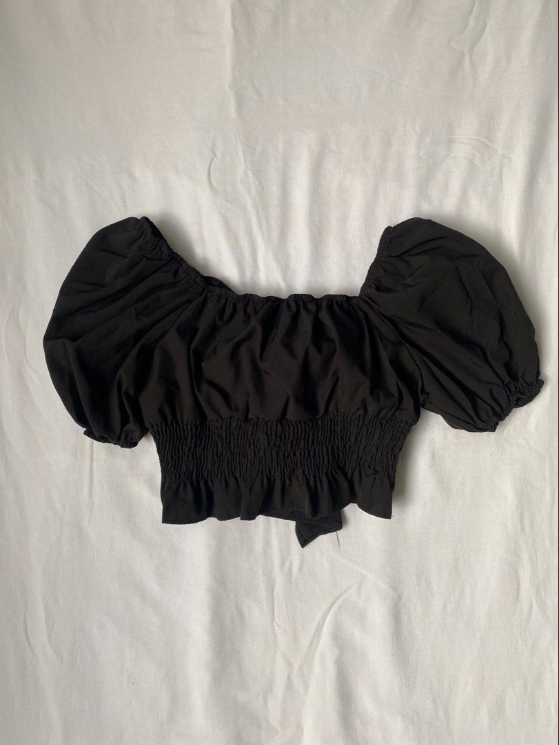 Black Puff Sleeve Smocked Crop Top (Category: Blouses) located in Valenzuela. Submitted by mandies_25 (Listing ID 1459093583, Image 1). Description: - Cute black crop top - Puff sleeves - Smocked waist for a flattering fit - Versatile neckline: off-the-shoulder or on-the-shoulder - Ties at the back - Ideal for night outs or casual wear - xs.
