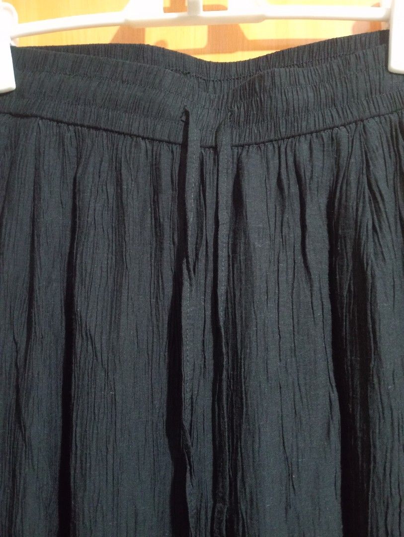 Black Textured Wide Leg Pants with Drawstring Waist (Category: Other Bottoms) located in Quezon City. Submitted by niceoutfits (Listing ID 1459114740, Image 2). Description: - Black wide-leg pants - Crinkled texture - Waist :26-32 - Length : 42 inches - Elastic waistband with drawstring tie - Size XL - Comfortable and casual - Ideal for everyday wear.