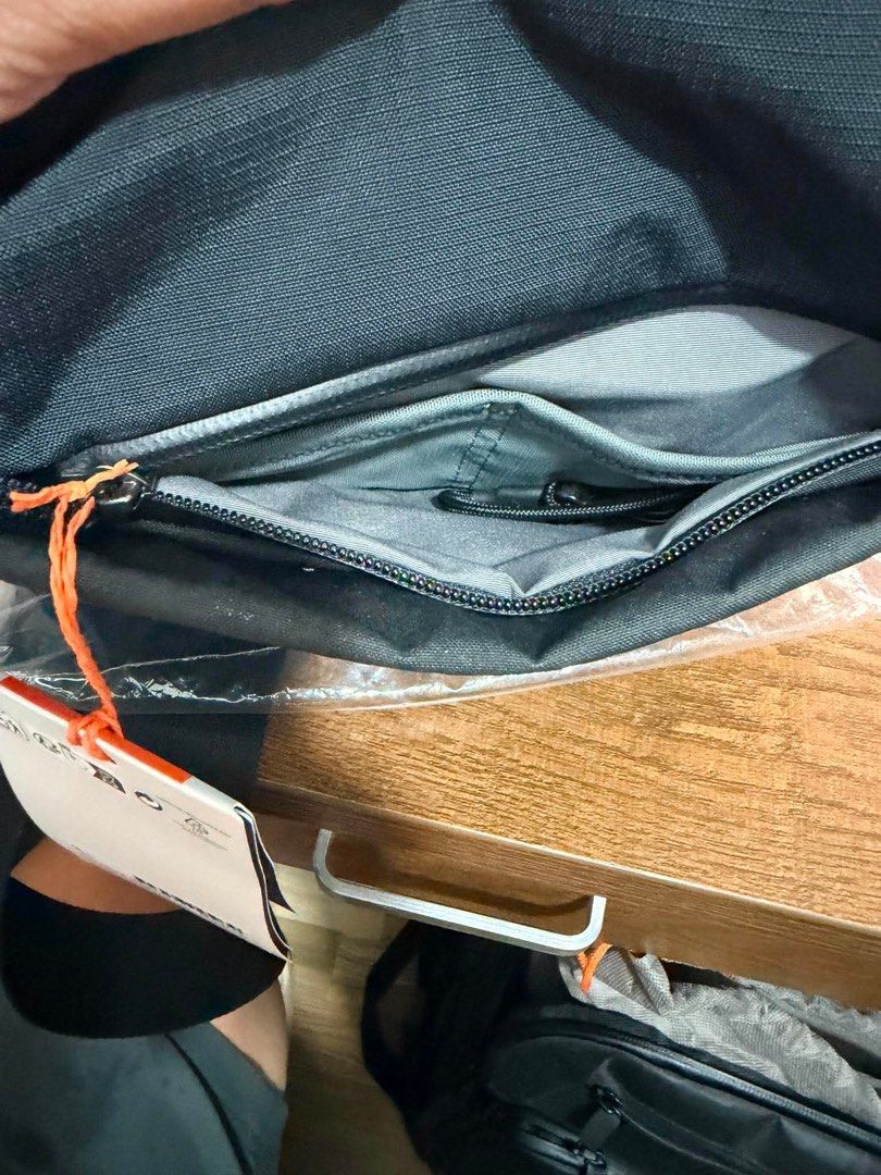 BNWT: Bellroy Venture Sling 6L (black) (Category: Sling Bags) located in Quezon City. Submitted by vbcsells (Listing ID 1459228461, Image 3). Description: SRP in UrbanTravellerCo is 8,505, Only selling for 6,500. Brand new condition, still with tag. Complete packaging. RFS: change of plans. Does not fit my carry. MOP: Unionbank and Gcash Shipping from New Manila or Speaker Perez.
