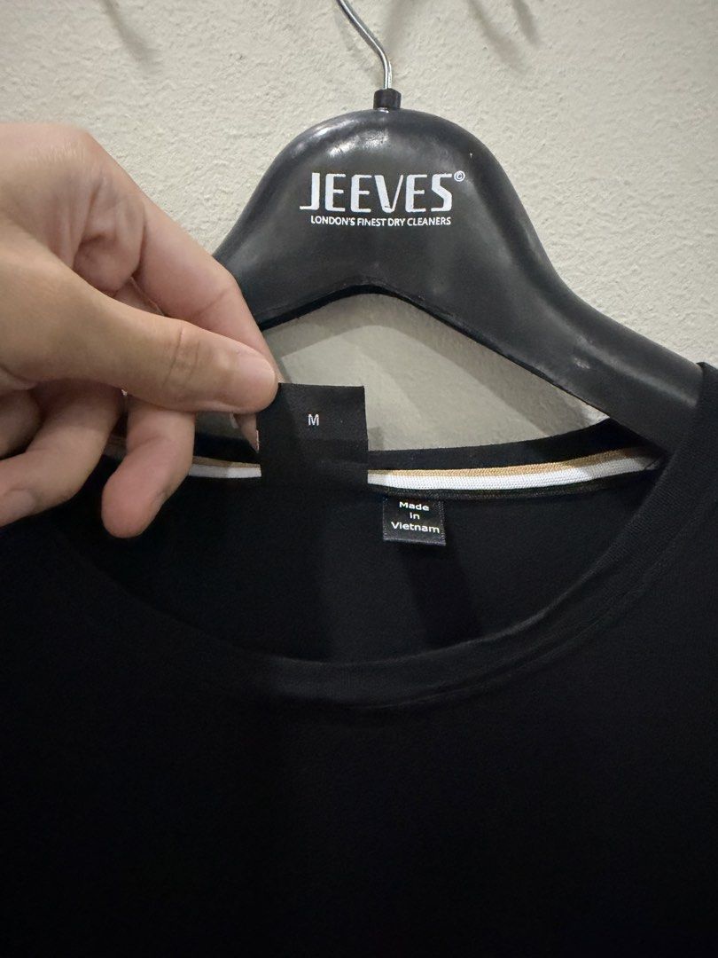 BOSS Black T-Shirt Size M (Category: Tshirts & Polo Shirts ) located in Pasig City. Submitted by dey2x (Listing ID 1459260004, Image 2). Description: RFS: decluttering -Meetups can be arranged -Delivery via Grab Express/Lalamove/J&T/LBC (c/o buyer) PLEASE TAKE NOTE: This is preowned. Expect signs of usage. NO RETURN POLICY. NO EXCHANGE OF ITEMS..