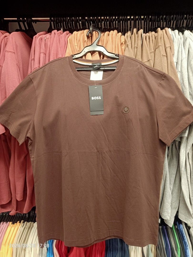 BOSS T-Shirt authentic (Category: Tshirts & Polo Shirts ) located in Las Pinas. Submitted by OmengSoyT (Listing ID 1459184997, Image 2). Description: - Brand new BOSS t-shirt collarless -Authentic with complete scannable hang tags -Mocha Brown color -Size Large(L) regular fit - Features the iconic upside down "B" logo prominently on the chest. - Includes a subtle circular leather patch detail. - Made from comfortable, high-quality mercerised cott