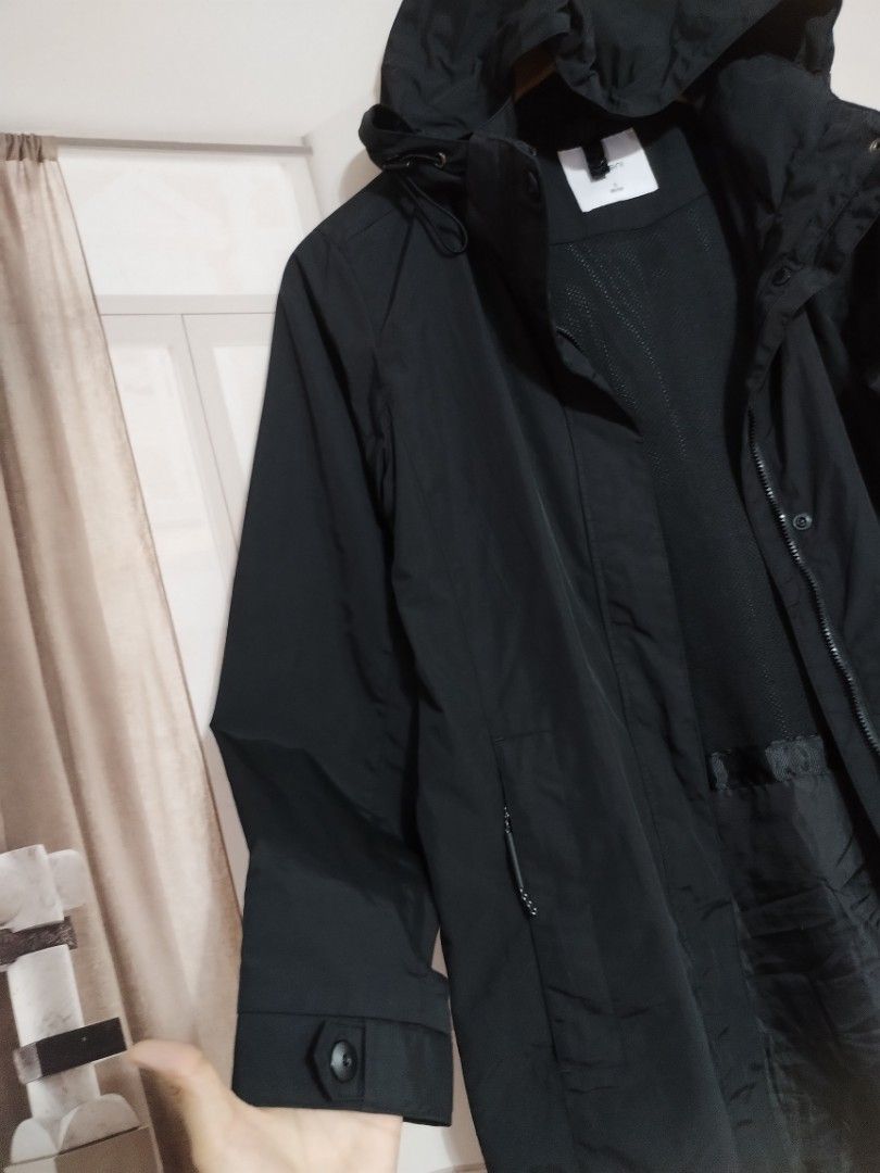 Bossini water resistant long hooded jacket (Category: Coats, Jackets and Outerwear) located in Lucena. Submitted by styleddsc (Listing ID 1459180149, Image 3). Description: .