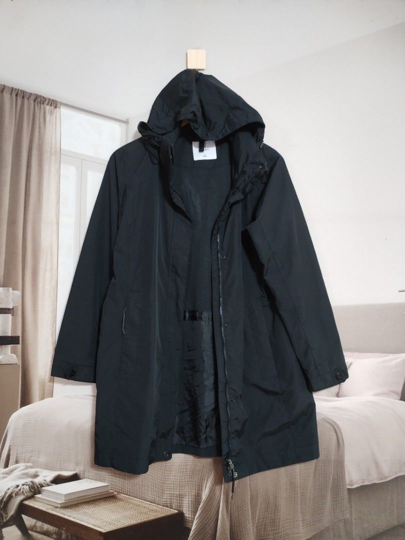 Bossini water resistant long hooded jacket (Category: Coats, Jackets and Outerwear) located in Lucena. Submitted by styleddsc (Listing ID 1459180149, Image 2). Description: .