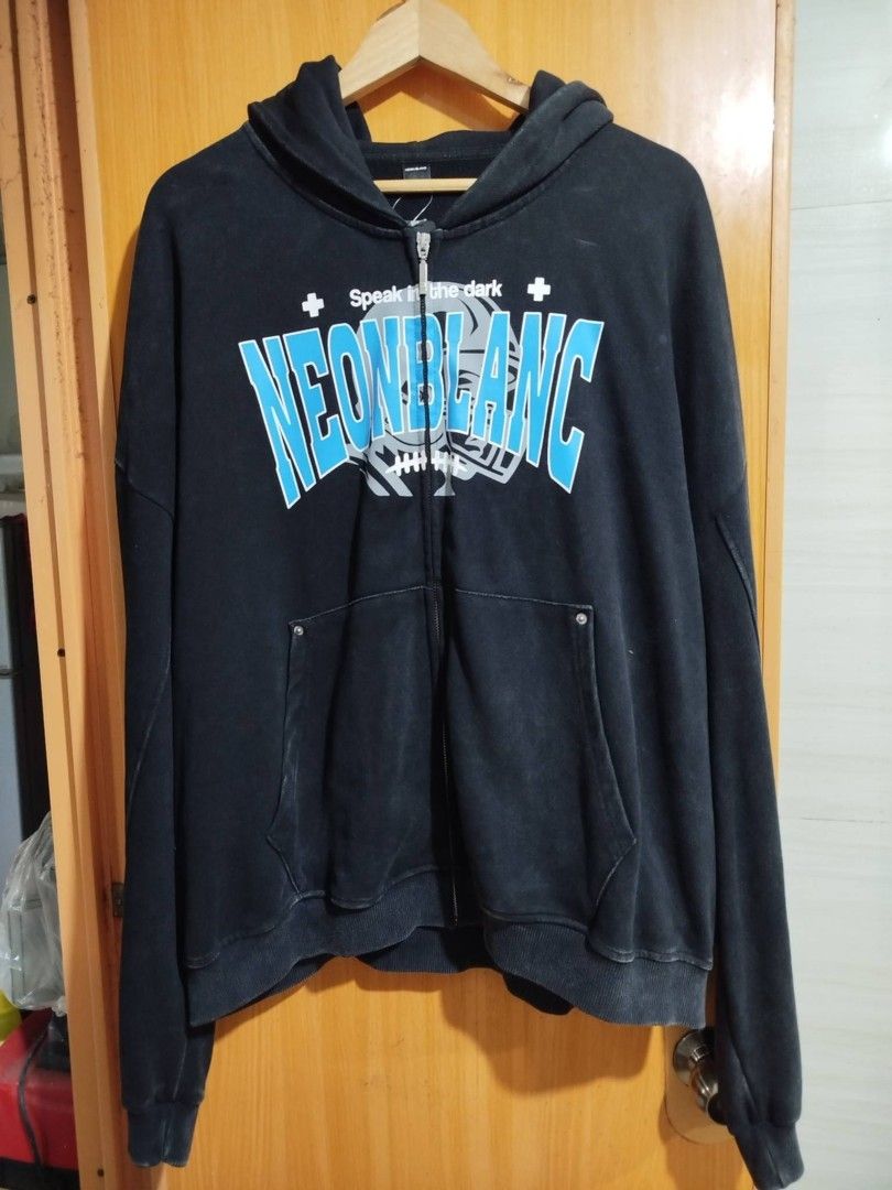 BRANDEW Acid Black Hoodie Jacket (Category: Coats, Jackets and Outerwear) located in Manila. Submitted by cenasells (Listing ID 1459273690, Image 1). Description: Brand new Acid Black Hoodie with Hang tag Width : 29 inches Length : 27 inches Fabric : Thick Cotton Color : Acid Black Style.