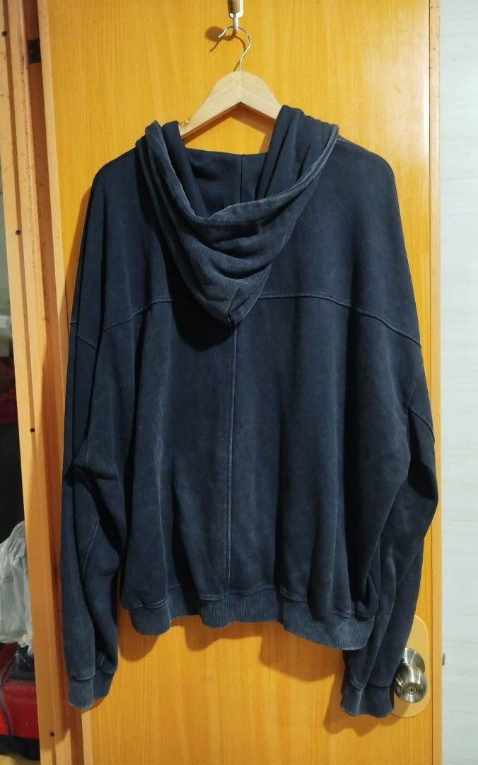 BRANDEW Acid Black Hoodie Jacket (Category: Coats, Jackets and Outerwear) located in Manila. Submitted by cenasells (Listing ID 1459273690, Image 3). Description: Brand new Acid Black Hoodie with Hang tag Width : 29 inches Length : 27 inches Fabric : Thick Cotton Color : Acid Black Style.