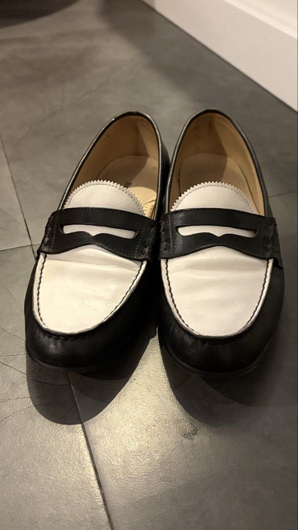 Bristol Black and White Leather Loafers (Category: Loafers) located in Taguig. Submitted by pfb__ (Listing ID 1459146870, Image 2). Description: - Classic black and white loafers from Bristol - Made with genuine leather - Easy slip-on style - Versatile for casual and smart-casual looks Size 9. Barely Used..