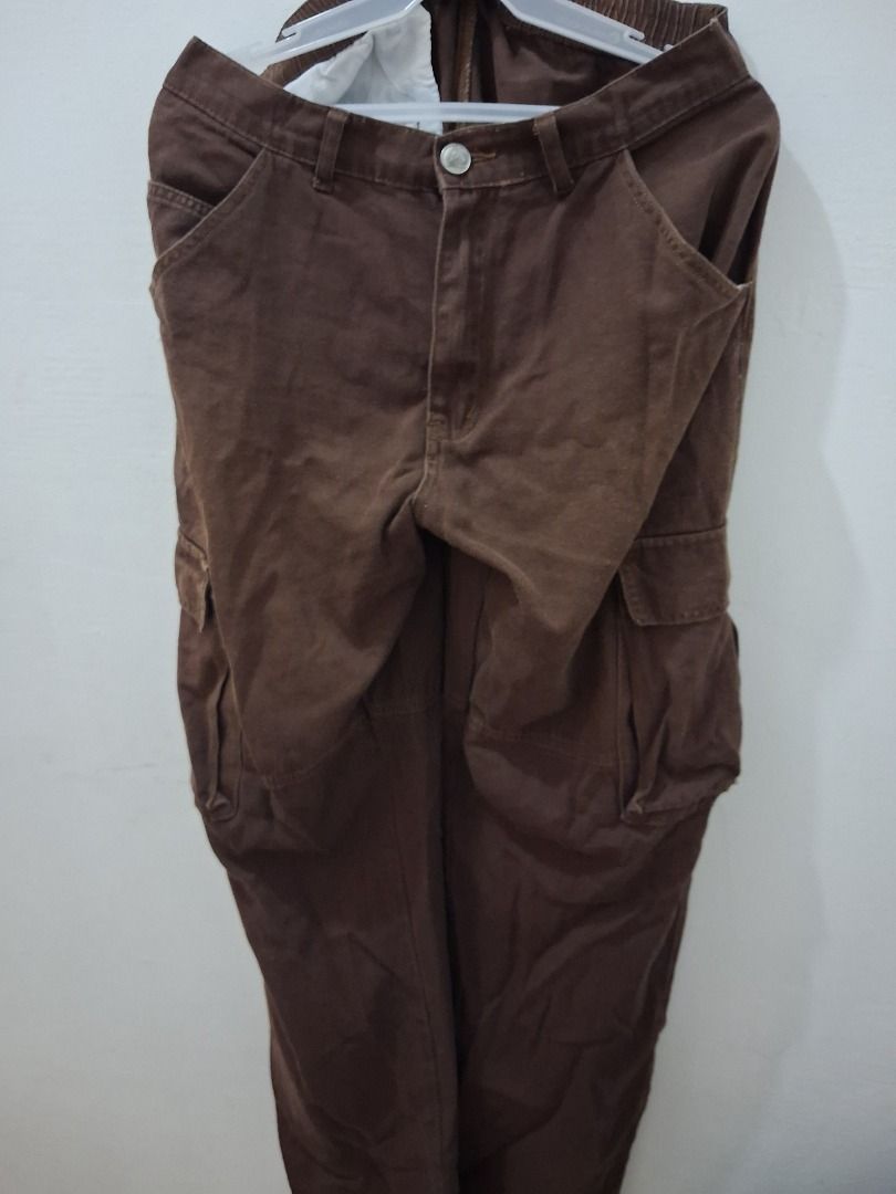 Brown Cargo Pants (Category: Other Bottoms) located in Caloocan City. Submitted by zaneulysses (Listing ID 1459139798, Image 1). Description: - Classic fit brown cargo pants - Multiple functional pockets - Comfortable elastic waistband - Versatile for casual wear - Easy to pair with any top - Ideal for everyday use I used it when I was skating.