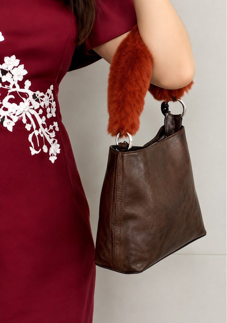 Brown Leather Handbag with Furry Straps (Category: Luxury Bags & Wallets) located in Manila. Submitted by cosmicocean.3de8c6 (Listing ID 1459215809, Image 1). Description: Chic brown leather bucket bag with detachable rust-colored furry straps. Textured, simple design, perfect for day or night..