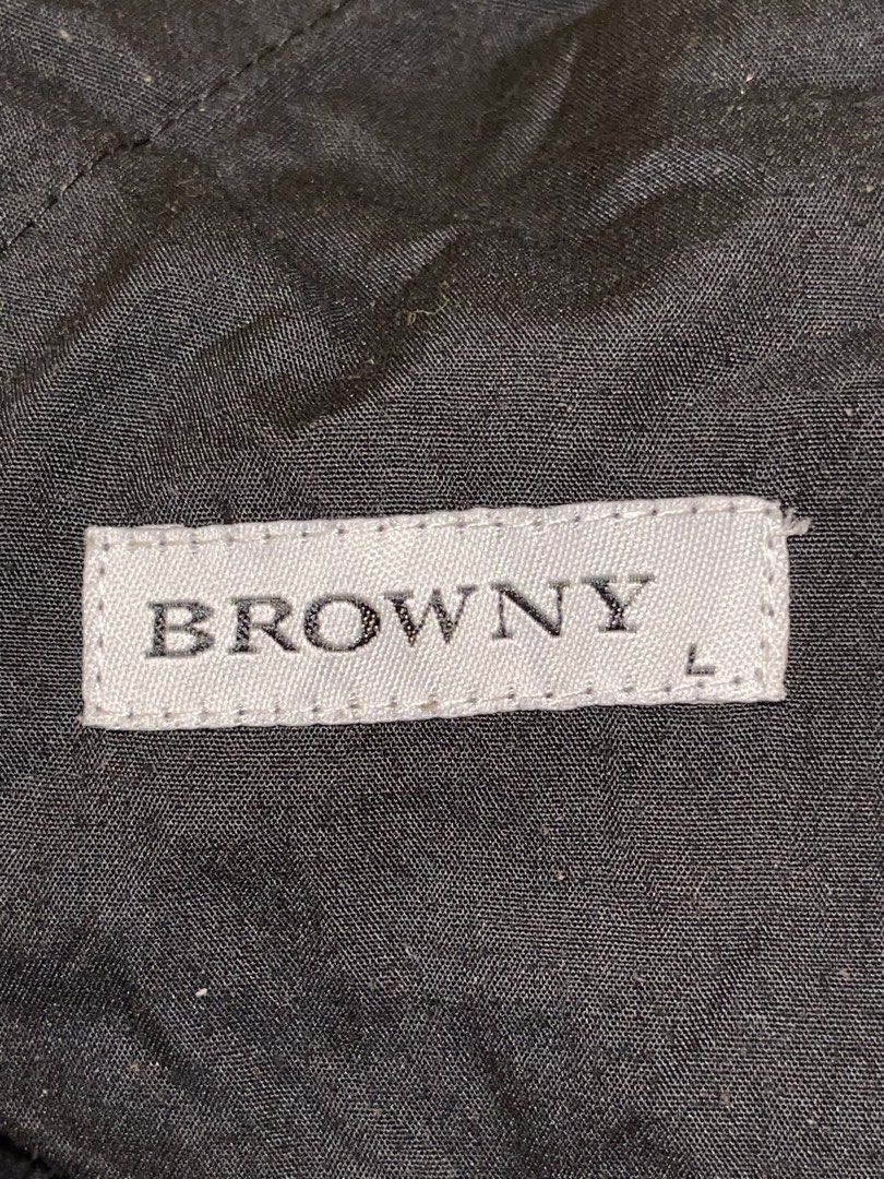 BROWNY Corduroy Pants (Category: Jeans) located in Mandaluyong City. Submitted by lovxlle (Listing ID 1459177378, Image 2). Description: - Brand: BROWNY - Color: Brown - Material: Corduroy - Size: L (baggy fit) - W: 15in, L: 36in, Hem: 10.5in - Price negotiable Shipping fee will be shouldered by buyer Rfs: decluttering MOP: Gcash or Bank Transfer MOD: Lalamove or GrabExpress.