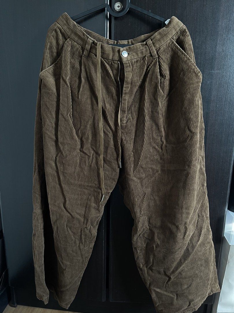 BROWNY Corduroy Pants (Category: Jeans) located in Mandaluyong City. Submitted by lovxlle (Listing ID 1459177378, Image 1). Description: - Brand: BROWNY - Color: Brown - Material: Corduroy - Size: L (baggy fit) - W: 15in, L: 36in, Hem: 10.5in - Price negotiable Shipping fee will be shouldered by buyer Rfs: decluttering MOP: Gcash or Bank Transfer MOD: Lalamove or GrabExpress.