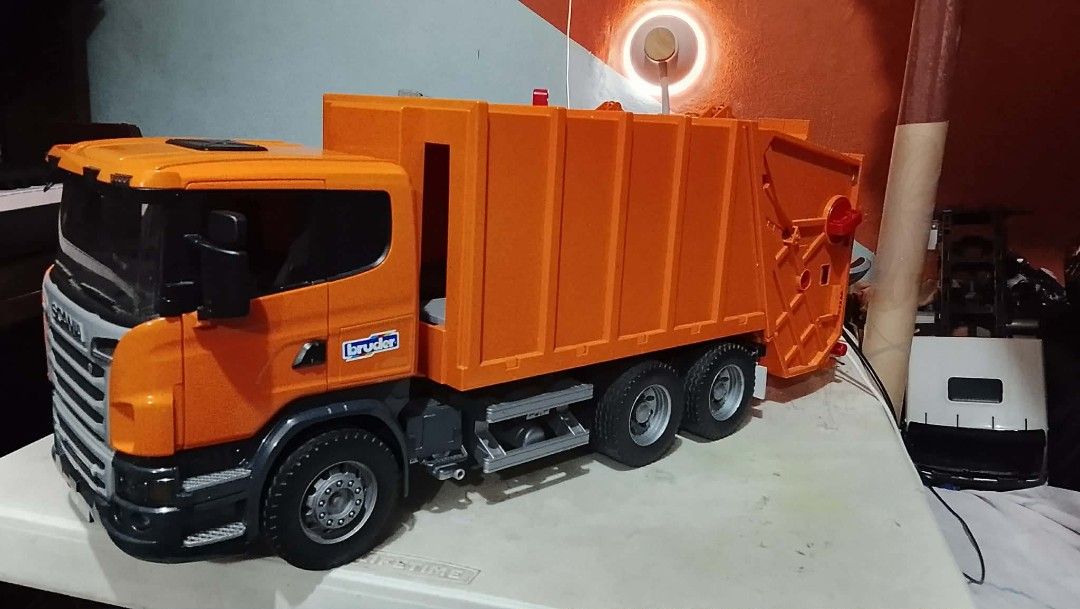 Bruder Orange Garbage Truck (Category: Vehicle & Diecast Models) located in Makati City. Submitted by vtde4kl (Listing ID 1459183899, Image 3). Description: has a little bit of modification Chat for more info.