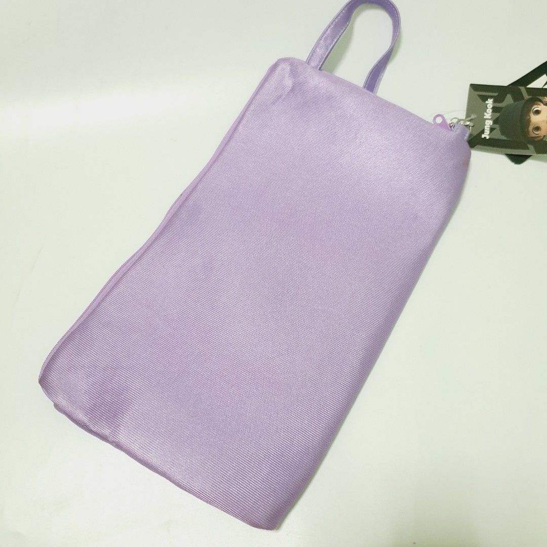 BTS Tiny Tan Jung Kook Dreaming Boys Multi Pouch (Category: Purses & Pouches) located in Taytay. Submitted by kyo.mono (Listing ID 1459099853, Image 2). Description: 💟Follow us on IG: kyo.mono for faster replies TikTok: kyo.mono_ for videos and review Brand new with paper tag Auth from Japan Actual photo posted.