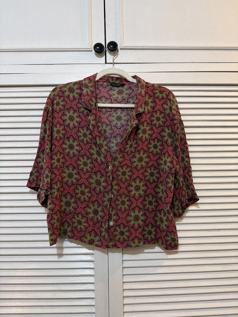 Calliope Printed buttoned blouse - Large (Category: Blouses) located in Las Pinas. Submitted by gelaclosetxx (Listing ID 1459208841, Image 1). Description: - Size L on tag - Fits M-L frames - Still in good condition.