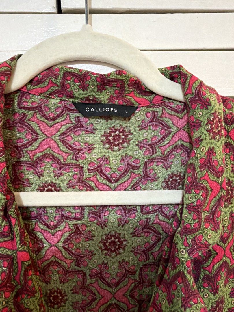 Calliope Printed buttoned blouse - Large (Category: Blouses) located in Las Pinas. Submitted by gelaclosetxx (Listing ID 1459208841, Image 2). Description: - Size L on tag - Fits M-L frames - Still in good condition.