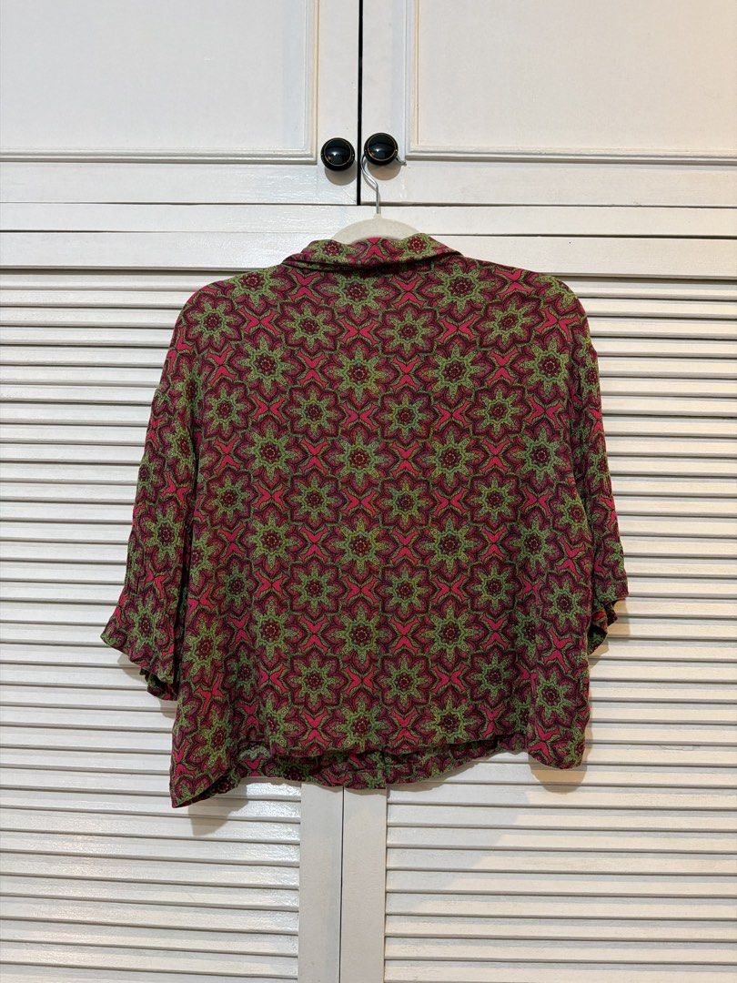 Calliope Printed buttoned blouse - Large (Category: Blouses) located in Las Pinas. Submitted by gelaclosetxx (Listing ID 1459208841, Image 3). Description: - Size L on tag - Fits M-L frames - Still in good condition.