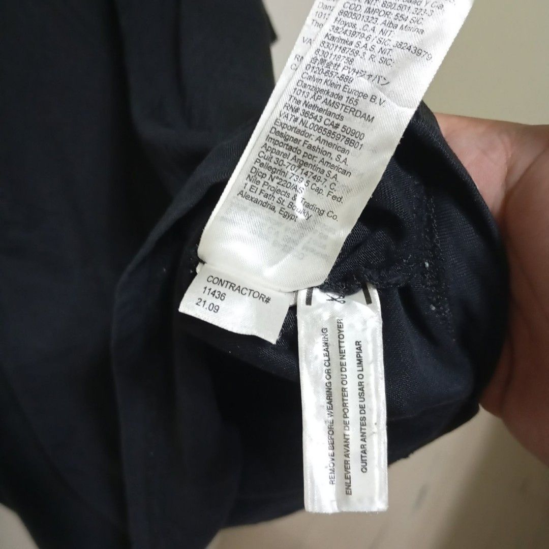 Calvin Klein Black T-shirt (Category: Tshirts & Polo Shirts ) located in Calamba. Submitted by doityourselfffff (Listing ID 1459186335, Image 3). Description: size large 24 x 29 very good condition used authentic sign of usage 880 + sf only!.