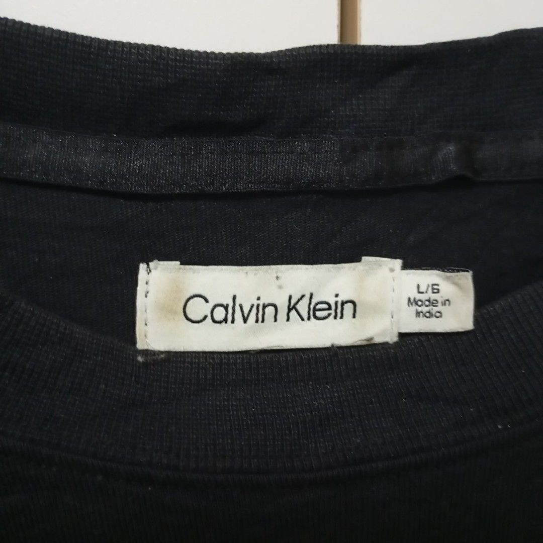 Calvin Klein Black T-shirt (Category: Tshirts & Polo Shirts ) located in Calamba. Submitted by doityourselfffff (Listing ID 1459186335, Image 2). Description: size large 24 x 29 very good condition used authentic sign of usage 880 + sf only!.