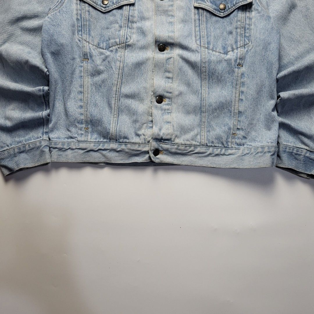 Calvin Klein Light Wash Denim Jacket Size L (Category: Coats, Jackets and Outerwear) located in Cebu City. Submitted by plain.gallery (Listing ID 1459231030, Image 2). Description: Washed Denim Jacket (CK) Size: Large - XLarge (super boxy fit) 👇Dimention (in inches)👇 Width: 25 Length: 24.5 Color rate: 9.8 Condition: 9.8 Issues: none.