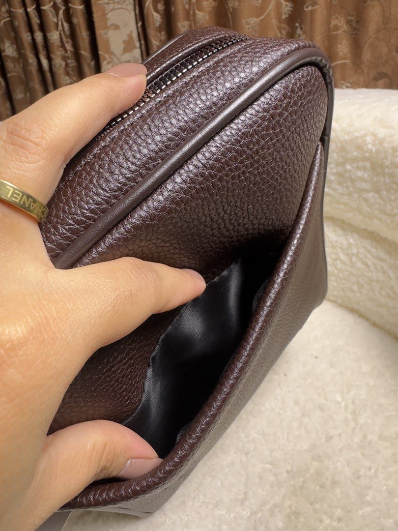 Calvin Klein Men’s Messenger Bag (Category: Sling Bags) located in Binmaley. Submitted by amayscollections (Listing ID 1459174294, Image 3). Description: SUPER SALE MPO MEN’S C@Lv!n kL€!nMESSENGER BAG❣️ ₱399Only 💸 palugi sale 599 reg.price magkano nalang ngayon perfect pangregalo ganda nyan sa personal!🤞🏻👌🥺 YES to C0D✅ add 70 only.🔥 Pm 📩 Disclaimer: ‼️ This Page is not Associated or Affiliated with any of this following brands. All Copyrig
