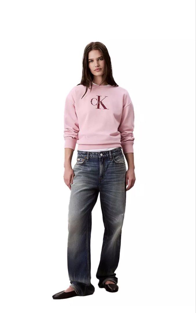 Calvin Klein Monogram Pink Sweatshirt (Category: Coats, Jackets and Outerwear) located in Cainta. Submitted by theclothingpalette2 (Listing ID 1459121890, Image 1). Description: ✨ Calvin Klein Monogram Pink Sweatshirt✨ 💵PHP 7,250 ✔️BRANDNEW AND BOUGHT FROM CALVIN KLEIN BOUTIQUE ✔️ORIGINAL AND AUTHENTIC ✔️SIZE XS (SEE SIZE CHART IN LAST PICTURE) ✔️COLOR PINK ✔️80% COTTON 20% POLYESTER 💌PM FOR MORE INFO 📍CAINTA RIZAL.