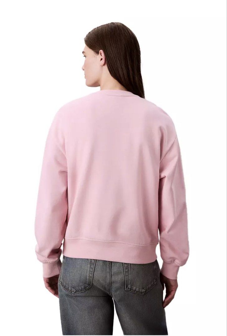 Calvin Klein Monogram Pink Sweatshirt (Category: Coats, Jackets and Outerwear) located in Cainta. Submitted by theclothingpalette2 (Listing ID 1459121890, Image 3). Description: ✨ Calvin Klein Monogram Pink Sweatshirt✨ 💵PHP 7,250 ✔️BRANDNEW AND BOUGHT FROM CALVIN KLEIN BOUTIQUE ✔️ORIGINAL AND AUTHENTIC ✔️SIZE XS (SEE SIZE CHART IN LAST PICTURE) ✔️COLOR PINK ✔️80% COTTON 20% POLYESTER 💌PM FOR MORE INFO 📍CAINTA RIZAL.
