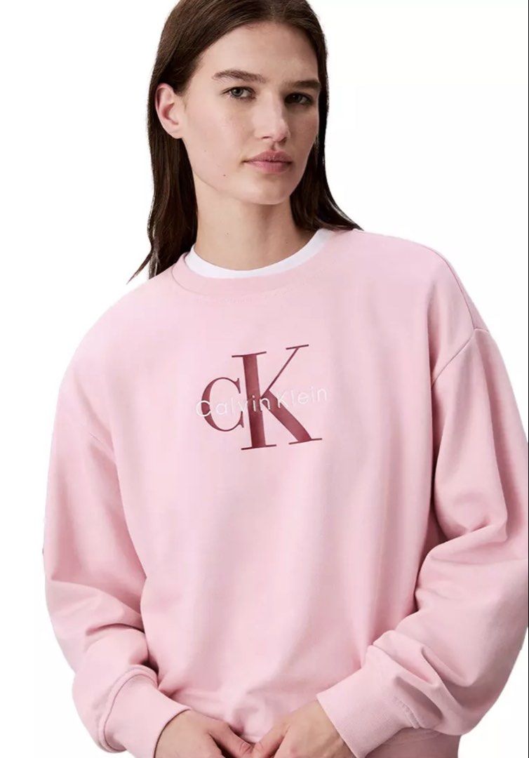 Calvin Klein Monogram Pink Sweatshirt (Category: Coats, Jackets and Outerwear) located in Cainta. Submitted by theclothingpalette2 (Listing ID 1459121890, Image 2). Description: ✨ Calvin Klein Monogram Pink Sweatshirt✨ 💵PHP 7,250 ✔️BRANDNEW AND BOUGHT FROM CALVIN KLEIN BOUTIQUE ✔️ORIGINAL AND AUTHENTIC ✔️SIZE XS (SEE SIZE CHART IN LAST PICTURE) ✔️COLOR PINK ✔️80% COTTON 20% POLYESTER 💌PM FOR MORE INFO 📍CAINTA RIZAL.