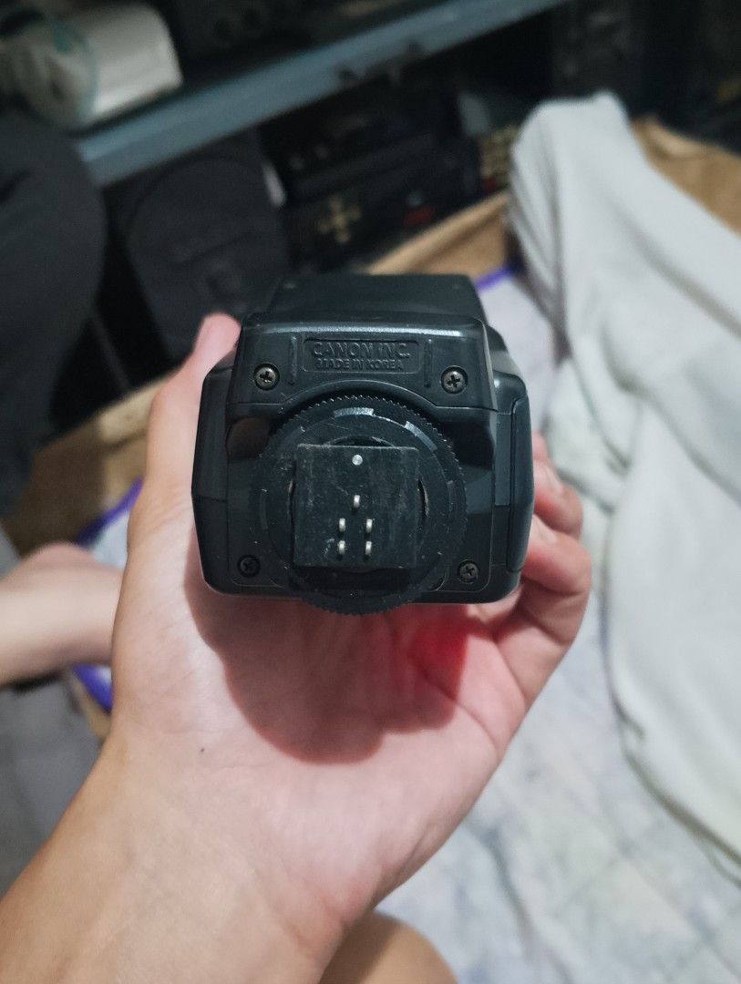 Canon Speedlite 420EX E-TTL External Flash (Category: Flashes) located in Caloocan City. Submitted by baboon013 (Listing ID 1459150155, Image 3). Description: - Canon Speedlite 420EX external flash - E-TTL compatible - Built-in pilot light function - Adjustable power and zoom settings - Compatible with Group A, B, C and Channels 1, 2, 3, 4 - Ideal for all your photography needs.