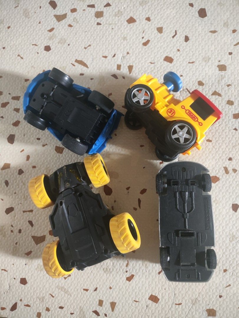 Car Bundle 🚙🚗 (Category: Vehicle & Diecast Models) located in Taguig. Submitted by cleanupmomma (Listing ID 1459283001, Image 3). Description: Please take time to read ❤️ Sold as Set 4pcs of high quality cars Preloved wyiwyg.