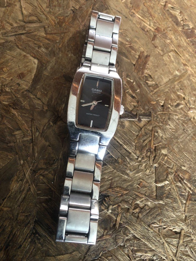 Casio authentic (Category: Watches) located in Kamunting. Submitted by winwinbundle (Listing ID 1459140034, Image 1). Description: Authentic Bateri Function.