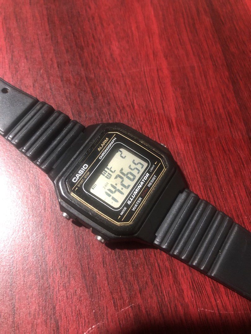 Casio W17H Illuminator (Category: Men's Watches) located in Imus. Submitted by verjel-31076 (Listing ID 1459226136, Image 3). Description: working with battery indicator upper left .