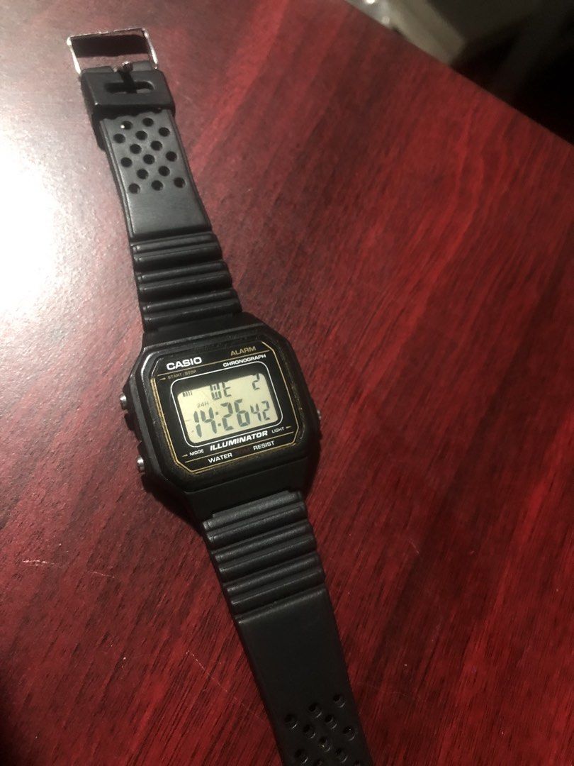 Casio W17H Illuminator (Category: Men's Watches) located in Imus. Submitted by verjel-31076 (Listing ID 1459226136, Image 2). Description: working with battery indicator upper left .