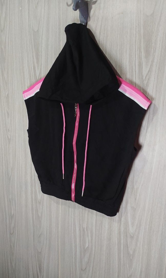 Celine Sleeveless Hoodie Triomphe Logo (Category: Coats, Jackets and Outerwear) located in Milaor. Submitted by lootinout (Listing ID 1459237723, Image 2). Description: Celine Sleeveless Hoodie Triomphe Logo ✅Size: M ✅Width: 20.5 ✅Length: 18.5 ✅Hem: 31 ✅Color Rate: 9.5/10 ✅No Issue ✅Need Wash ✅Location: Bicol Naga City, Camarines Sur ✅Courier: J&T Express/Flash Express ✅MOP: Gcash only.