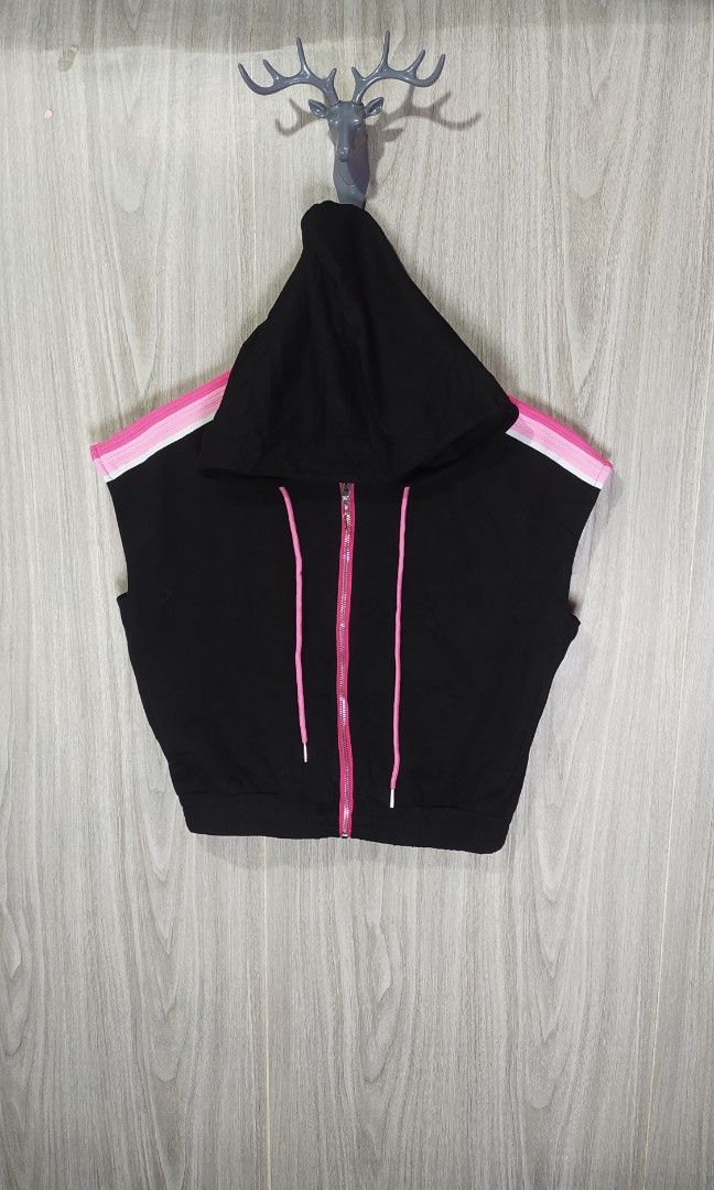 Celine Sleeveless Hoodie Triomphe Logo (Category: Coats, Jackets and Outerwear) located in Milaor. Submitted by lootinout (Listing ID 1459237723, Image 1). Description: Celine Sleeveless Hoodie Triomphe Logo ✅Size: M ✅Width: 20.5 ✅Length: 18.5 ✅Hem: 31 ✅Color Rate: 9.5/10 ✅No Issue ✅Need Wash ✅Location: Bicol Naga City, Camarines Sur ✅Courier: J&T Express/Flash Express ✅MOP: Gcash only.