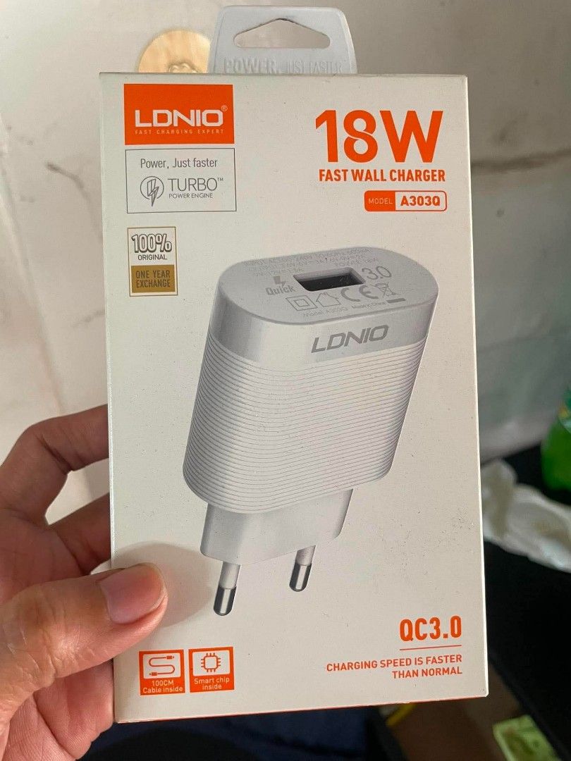 Cellphone charger, iPhone chargers (Category: Chargers & Cables) located in Quezon City. Submitted by vamosycompra (Listing ID 1459285712, Image 2). Description: brand new charger selling per items.