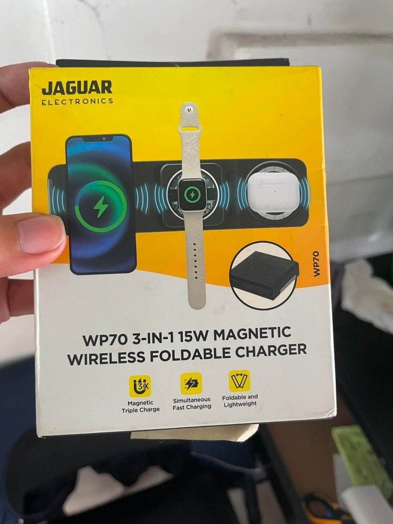 Cellphone charger, iPhone chargers (Category: Chargers & Cables) located in Quezon City. Submitted by vamosycompra (Listing ID 1459285712, Image 1). Description: brand new charger selling per items.