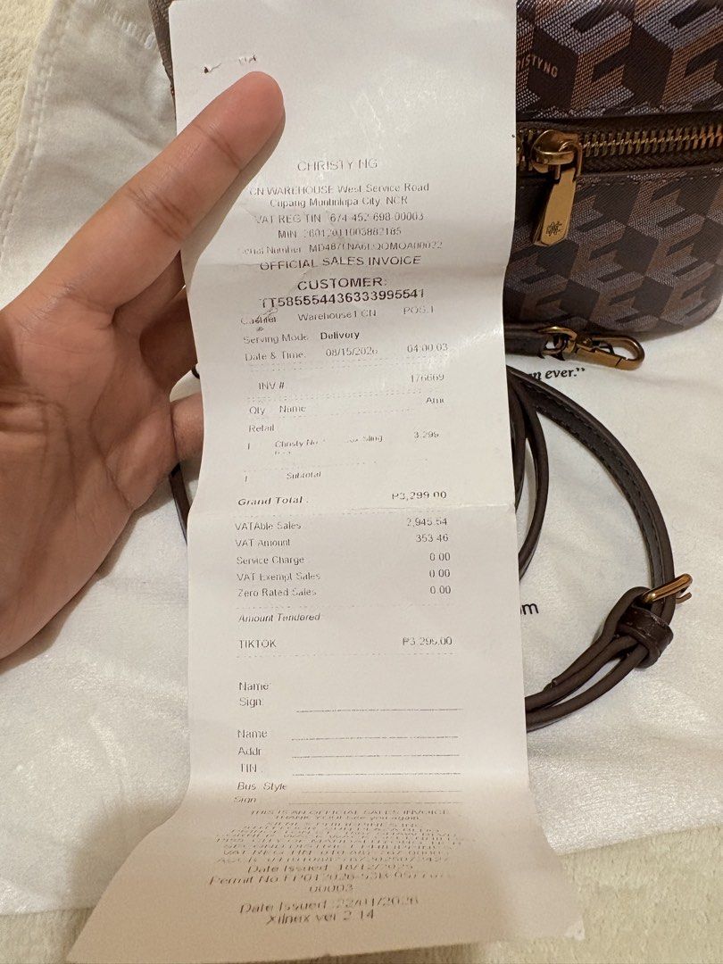 Christy Ng Juno box (Category: Cross-body Bags) located in Taguig. Submitted by unidentif1ed (Listing ID 1458933968, Image 3). Description: CN Juno box Still in pristine condition Used 2x only With dustbag Bought from TT shop Ships from Cavite Same day delivery preferred.