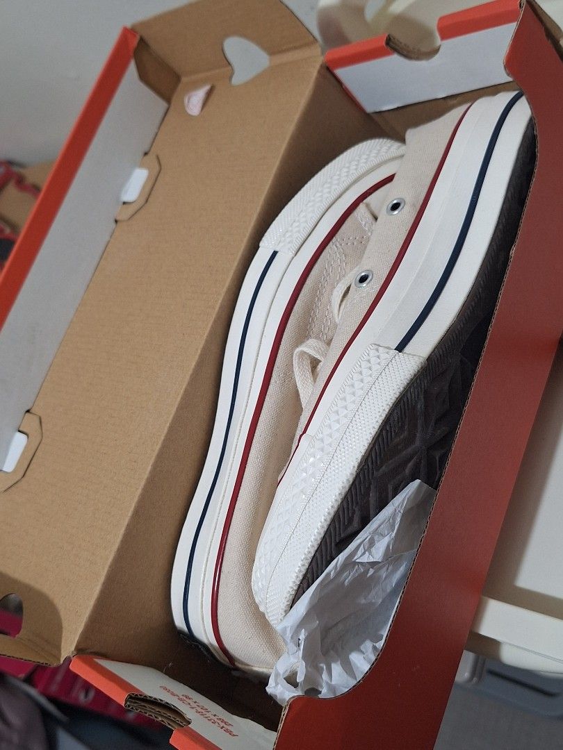 Chuck Taylor Converse (Category: Sneakers) located in Mexico. Submitted by engr.phoebe (Listing ID 1459280227, Image 2). Description: used once only. size quite big for me. realised im just size 4 😔.